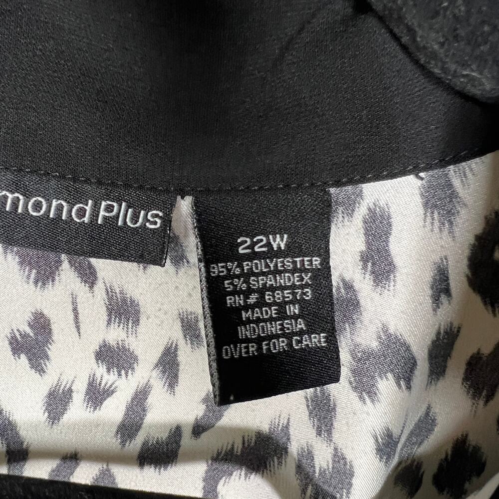 Womens Black & White Animal Print Blouse with Contrast Collar - Picture 5 of 8